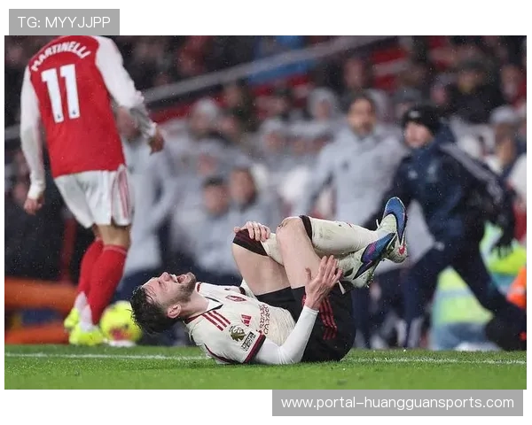 马丁内利推搡重伤倒地的布拉德利引发冲突，阿森纳利物浦榜首战尾声失控